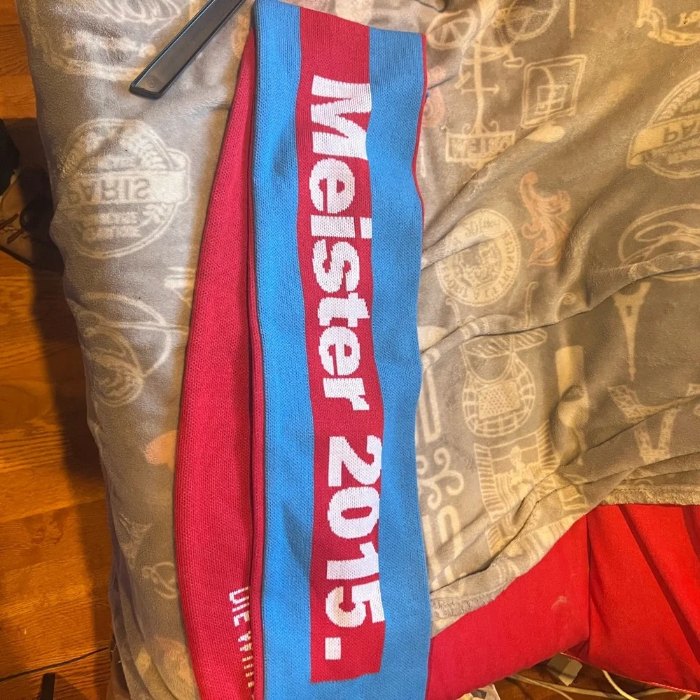 Halfen Red and Blue Knit Scarf